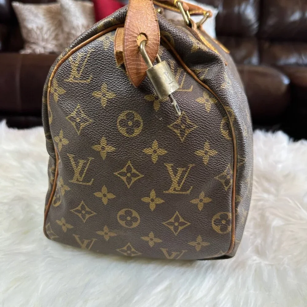 ❌SOLD❌Authentic Louis Vuitton Monogram Speedy 30 Handbag - Picture 3 of 16